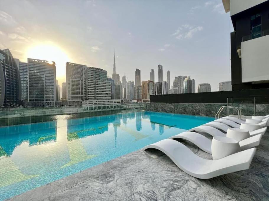 Fam Living Modern Smart At Business Bay With Iconic Burj And Canal Views Apartment *