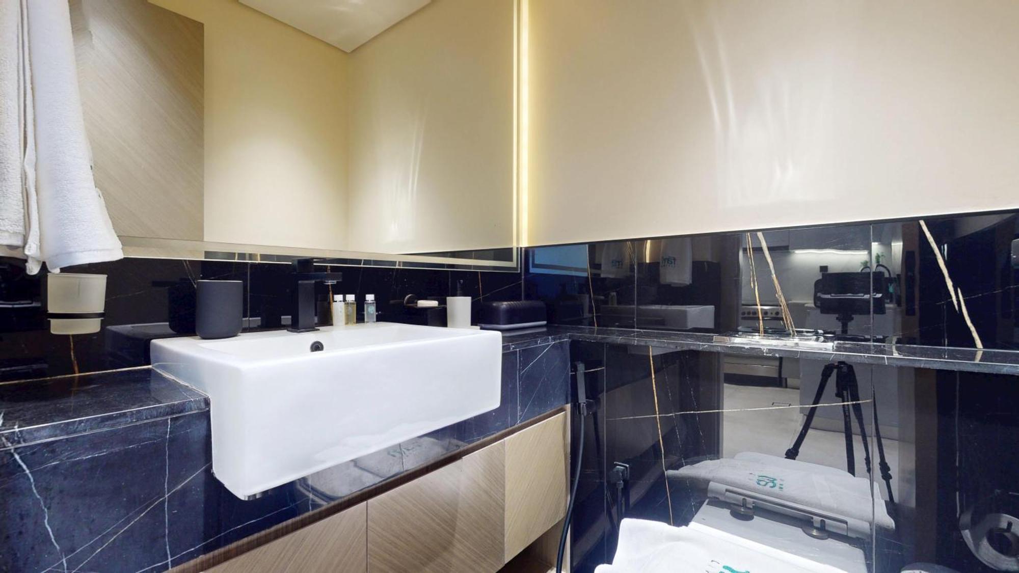 Fam Living Modern Smart At Business Bay With Iconic Burj And Canal Views *